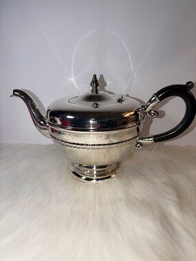 Classic Silver PlateTeapot with Black Handle - Elegant Home Kitchen Serving
